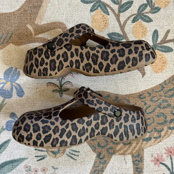 CROCS Leopard Print Mary Jane Mules size Women's 7 - Picture 4 of 5